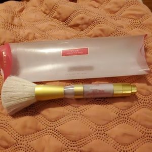 Body shimmer ,body powder